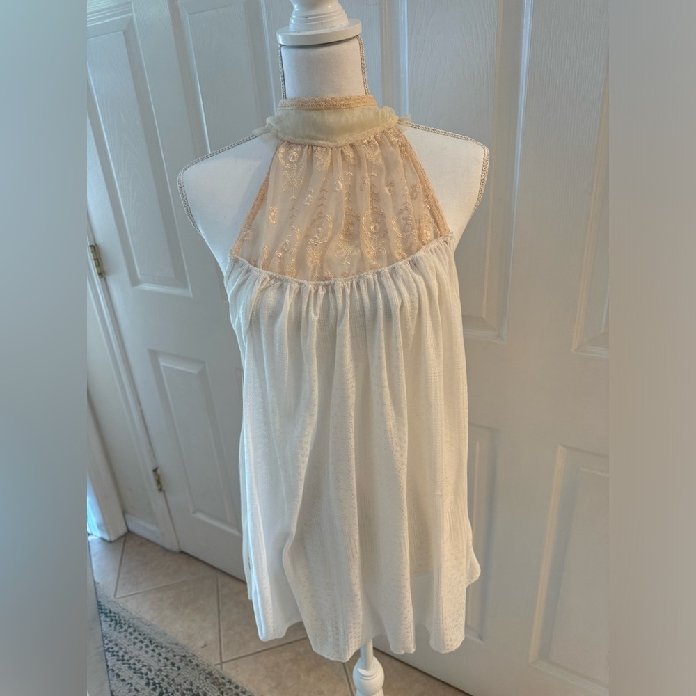 FREE PEOPLE detailed blouse. Size M.